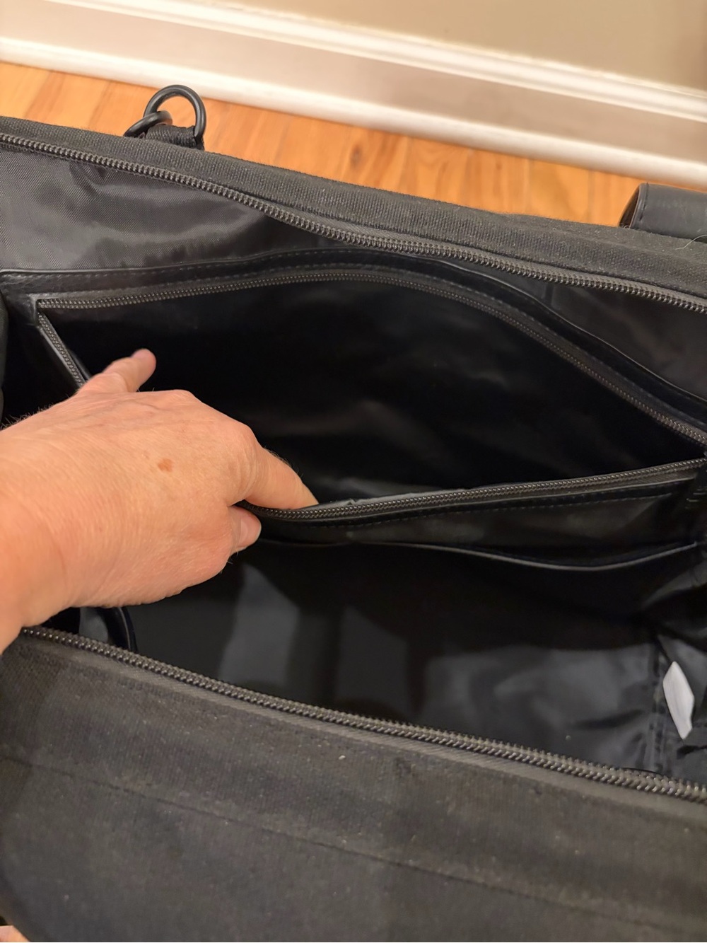 BÉIS The Weekender Bag Black Structured Bottom Compartment Laptop Sleeve - Picture 9 of 15
